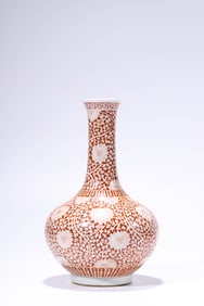 AN IRON-RED 'INTERLOCKING CHRYSANTHEMUM' VASE
