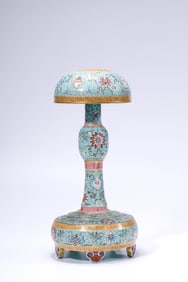 A TURQUOISE-GROUND 'INTERLOCKING FLOWERS AND EIGHT TREASURES' HAT STAND