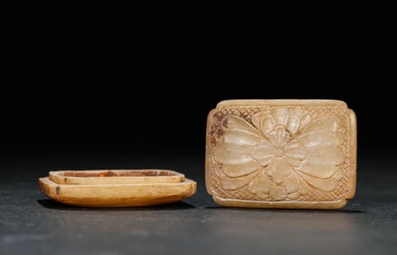 A STEATITE 'FLOWER-AND-BIRD' COVERED BOX