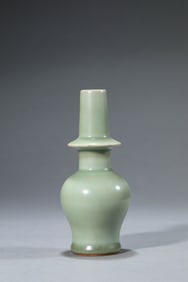 A LONGQUAN CELADON VASE