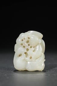 A JADE FIGURE PENDANT