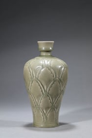 A YAOZHOU-TYPE 'CARVED BANANA LEAF' MEIPING