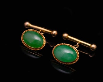 PAIR OF GOLD AND JADE CUFFLINKS