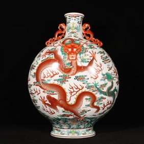 A DOUCAI WITH GILT-DECORATED 'DRAGON INSTRUCTING OFFSPRING' TWO-HANDLED MOONFLASK