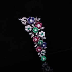 18K GOLD GEM-SET FLORAL BROOCH