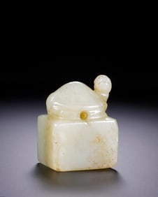 A TORTOISE-SHELL SHAPED SEAL