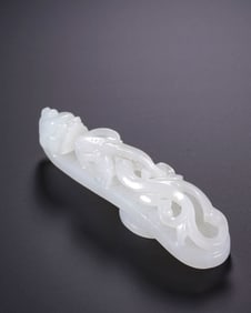 A WHITE JADE 'DRAGON' HOOK