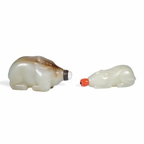 A SET OF HETIAN JADE SNUFF BOTTLES