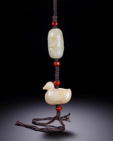 A MULTI-TREASURE NECKLACE