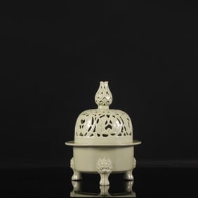 A YUE-TYPE CELADON GLAZED CARVED TRIPOD CENSER
