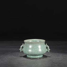 A GUAN-TYPE CELADON 'FISH-HANDLE' CENSER