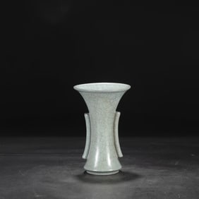 A GUAN-TYPE CELADON LARGE FLOWER VASE
