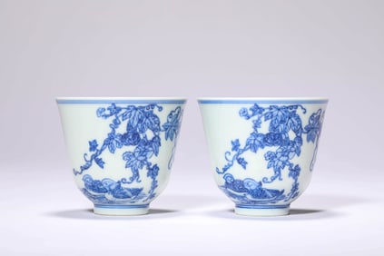 A PAIR OF BLUE AND WHITE 'FRUIT AND MANDARIN DUCKS' CUPS