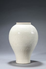 A DING TYPE 'CARVED FLORAL' JAR