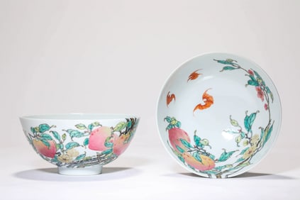 A PAIR OF FAMILLE ROSE 'LONGEVITY' BOWLS