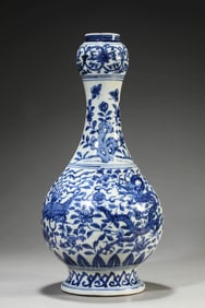 A BLUE AND WHITE 'DRAGON AND PHOENIX'VASE