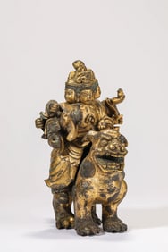 A GILT BRONZE FIGURE OF HEAVENLY GUARDIAN