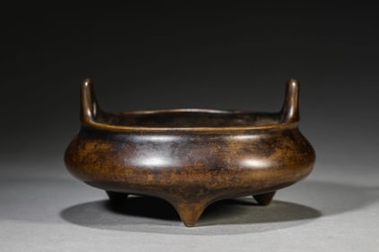 A BRONZE CENSER WITH UPRIGHT HANDLES