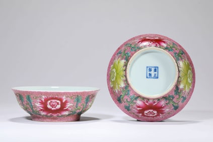 A PAIR OF RUBY RED GROUND FAMILLE ROSE 'FLORAL' BOWLS