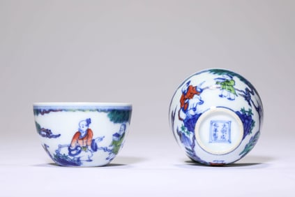 A PAIR OF DOUCAI 'FIGURE' CUPS