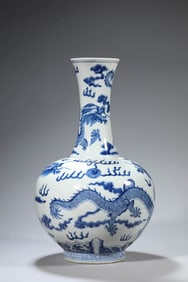 A BLUE AND WHITE 'DRAGON' GLOBULAR VASE