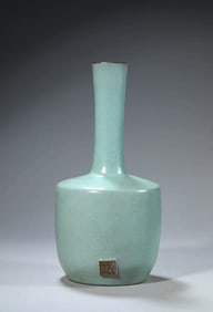 A RU-TYPE LONG-NECK VASE