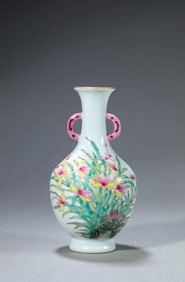 A FAMILLE-ROSE 'FLORAL' VASE