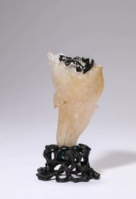 AN AGATE ORNAMENT