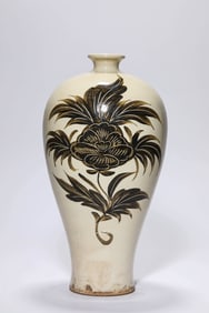 A CIZHOU-TYPE 'BLACK FLORAL' VASE