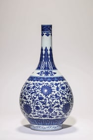 A BLUE AND WHITE 'INTERLOCKING LOTUS' VASE