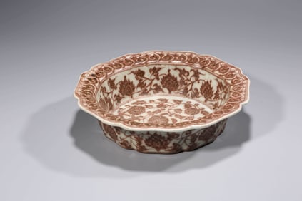 AN UNDERGLAZE-RED LOBED BRUSHWASHER