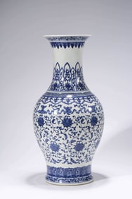 A BLUE AND WHITE 'EIGHT TREASURES' VASE