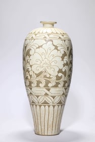 A CIZHOU-TYPE 'CARVED FLORAL' MEIPING