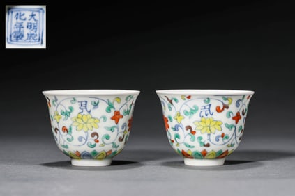 A PAIR OF DOUCAI 'FLOWERS' CUPS
