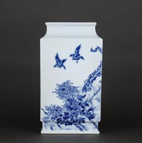 A BLUE AND WHITE 'FLOWERS AND BIRDS' SQUARE VASE