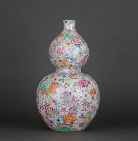 A FAMILLE ROSE 'MILLEFLEURS' GOURD-SHAPED VASE
