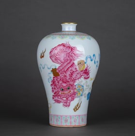 AN ENAMEL GILT 'MASTER AND PUPIL LIONS' MEIPING