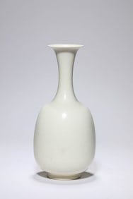 A WHITE GLAZED VASE