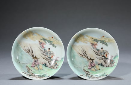 A PAIR OF FAMILLE-ROSE 'FIGURES' DISHES