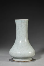 A GUAN-TYPE VASE