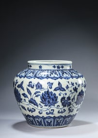 A BLUE AND WHITE 'INTERLOCKING LOTUS' JAR