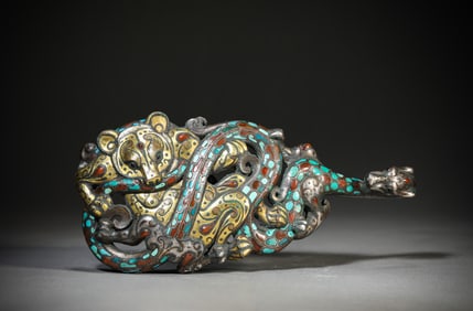 A GOLD-AND-SILVER INLAID BRONZE BELT HOOK