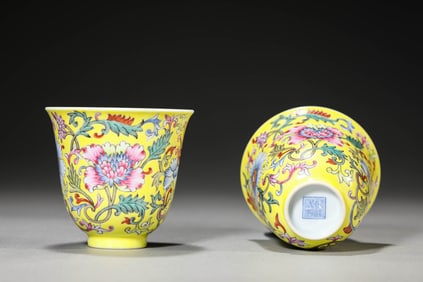 A PAIR OF LEMON-YELLOW GROUND FAMILLE-ROSE 'INTERLOCKING FLOWERS' CUPS