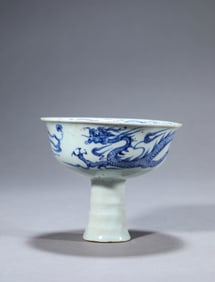 A BLUE AND WHITE 'DRAGON' STEM CUP