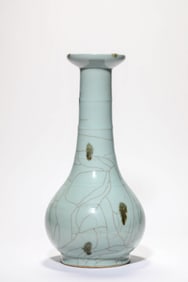 A GUAN-TYPE VASE