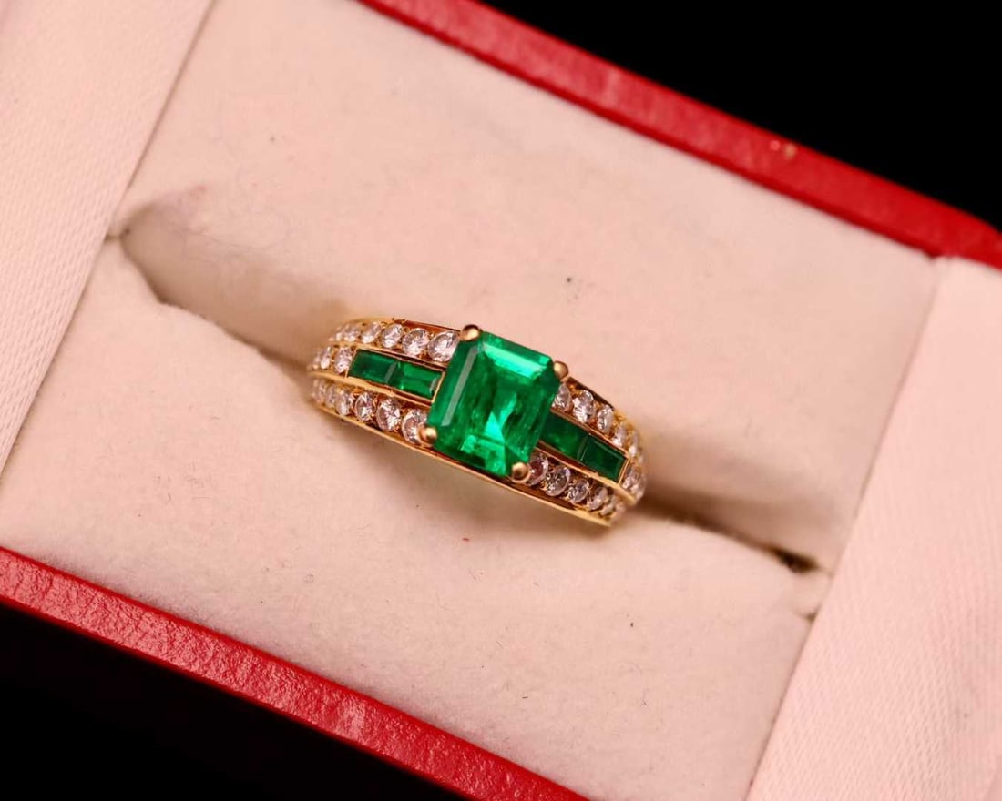 BOUCHERON EMERALD AND DIAMOND RING (1 of 5)