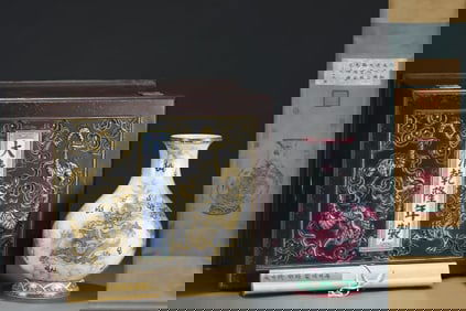 A GRISAILLE FAMILLE-ROSE AND GILT 'DRAGON' VASE