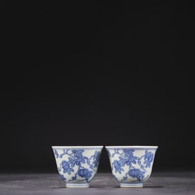 A PAIR OF BLUE AND WHITE 'PUMPKIN' BELL-SHAPED CUPS