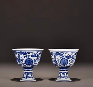 A PAIR OF BLUE AND WHITE 'INTERLOCKING PEONIES' STEM CUPS