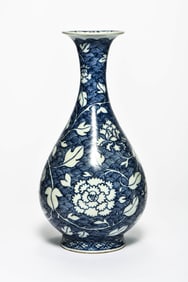 A BLUE-AND-WHITE 'LOTUS' VASE
